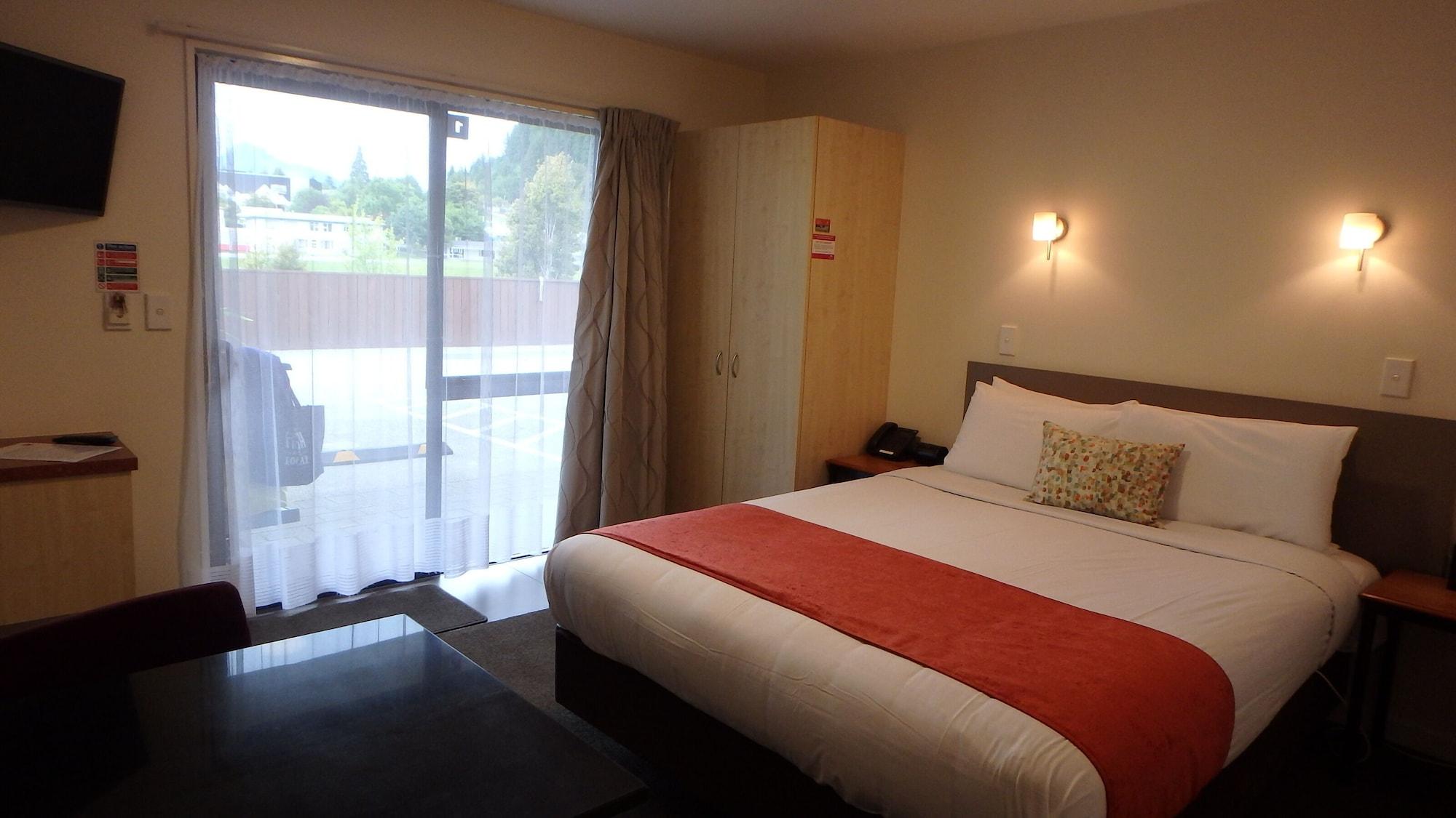 Bella Vista Motel 4*
